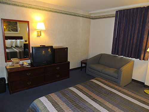 Budget Host Inn & Suites Fertility Eksteriør bilde