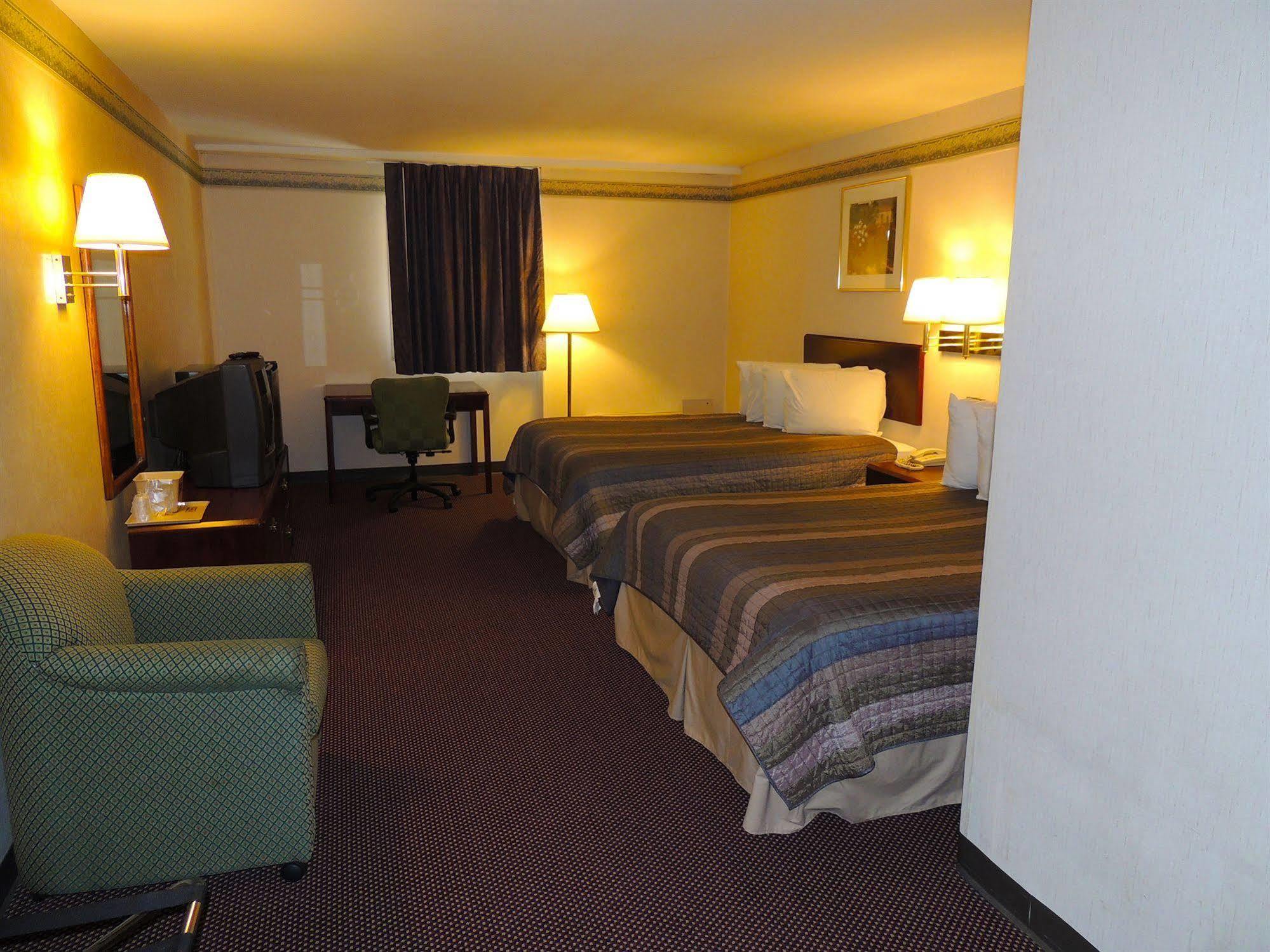 Budget Host Inn & Suites Fertility Eksteriør bilde