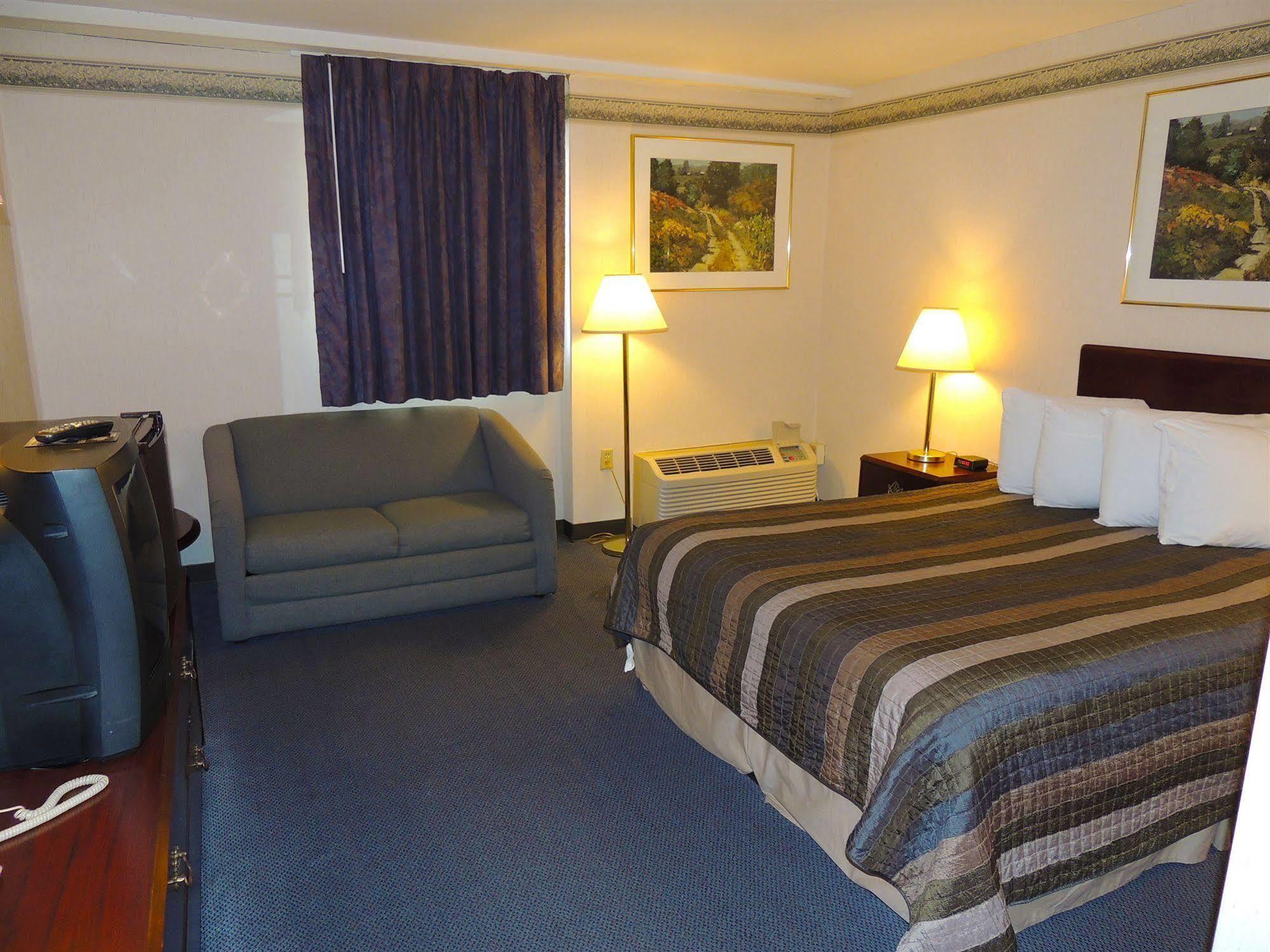Budget Host Inn & Suites Fertility Eksteriør bilde